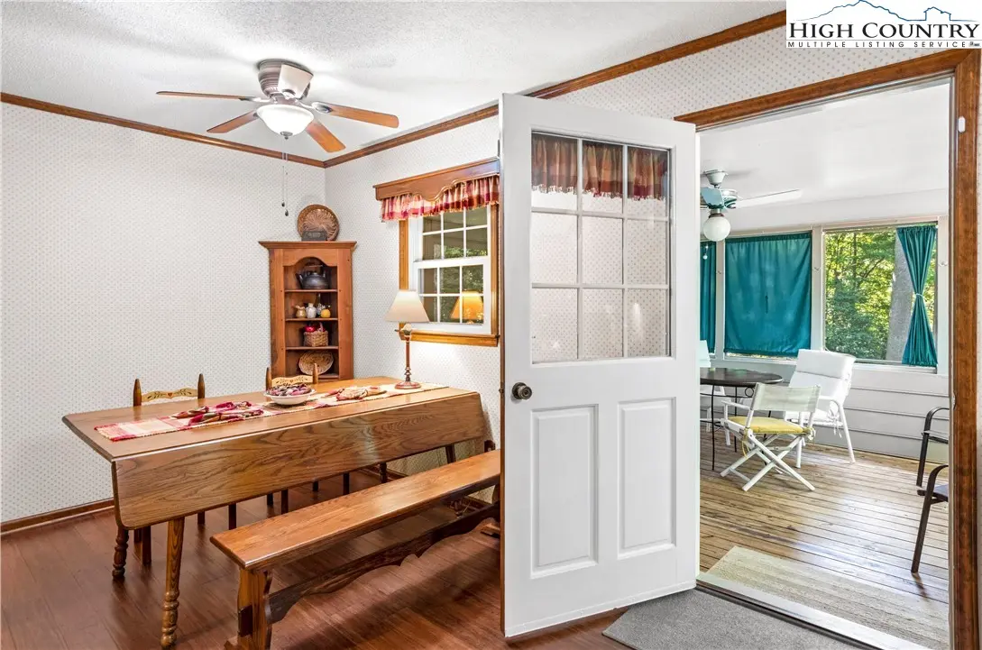 Image number 14 for the current listing