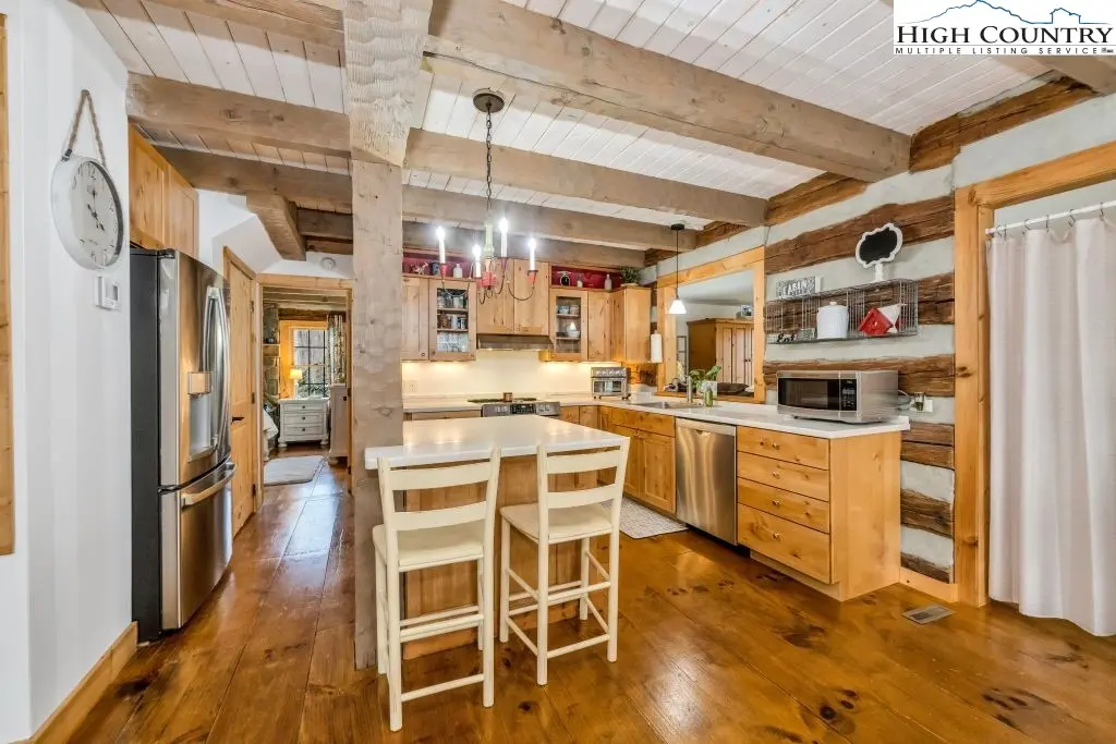 Image number 3 for the current listing