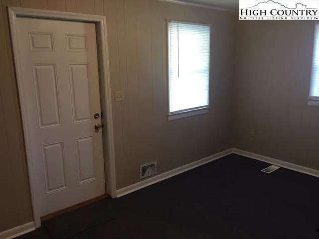 Image number 2 for the current listing