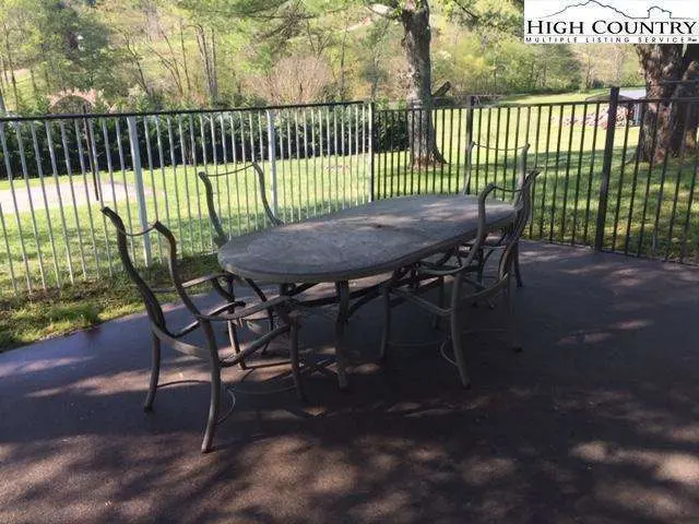Image number 8 for the current listing