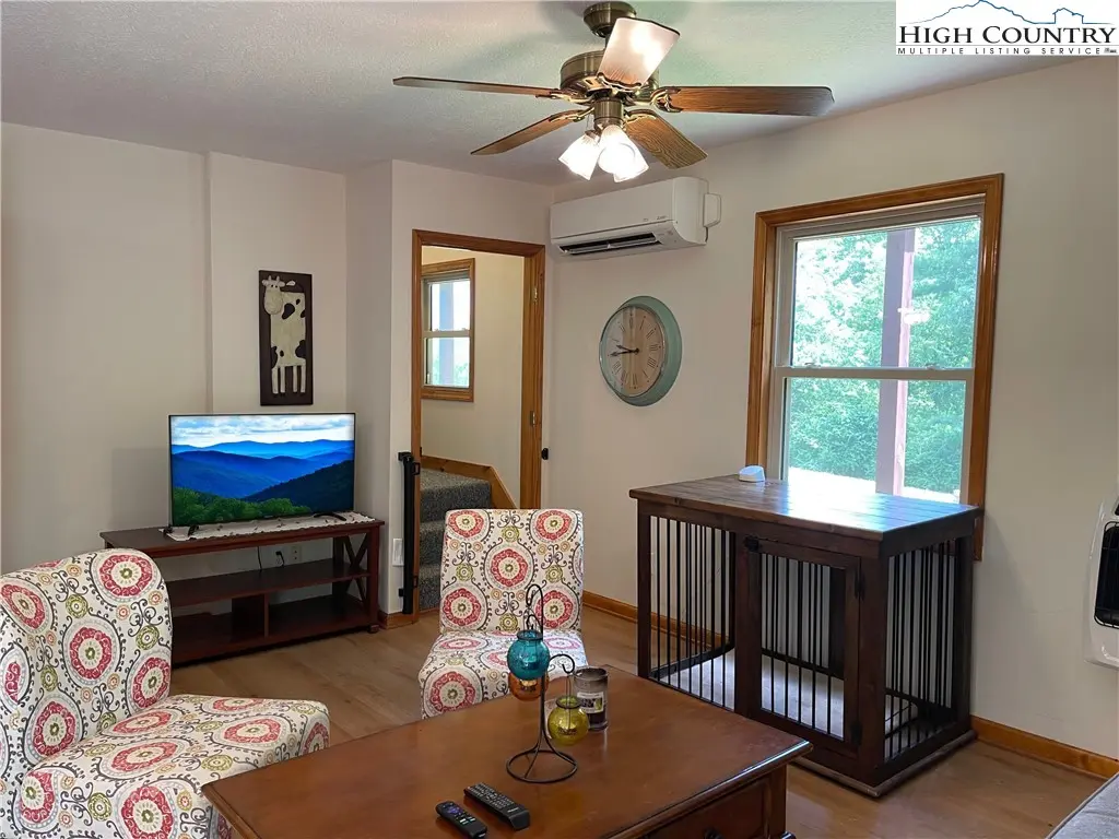 Image number 6 for the current listing