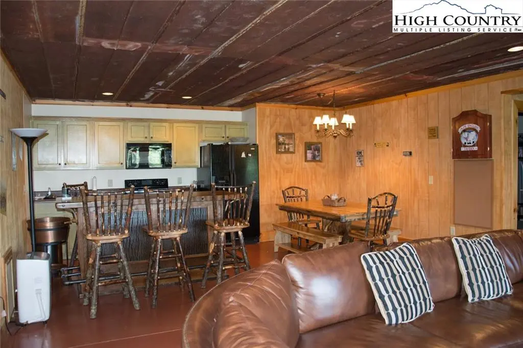 Image number 8 for the current listing