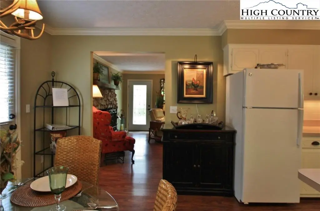 Image number 10 for the current listing
