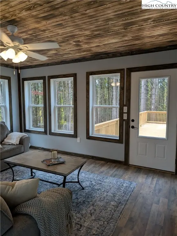 Image number 2 for the current listing