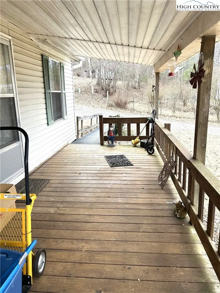 Image number 4 for the current listing