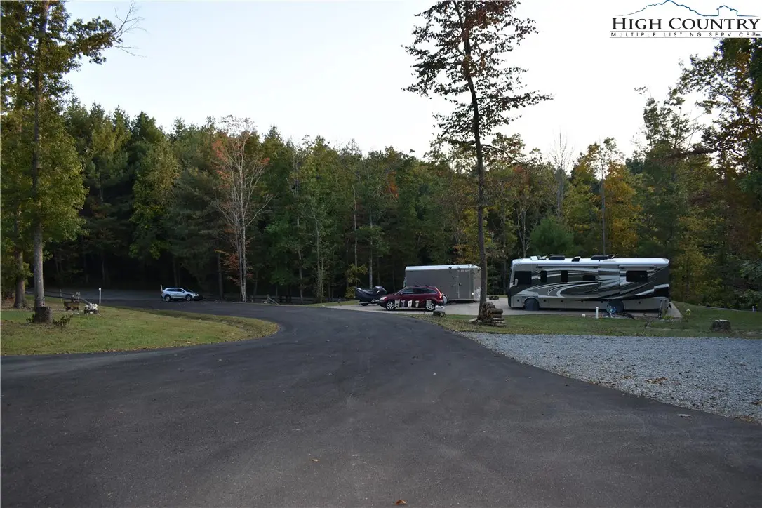 Image number 4 for the current listing