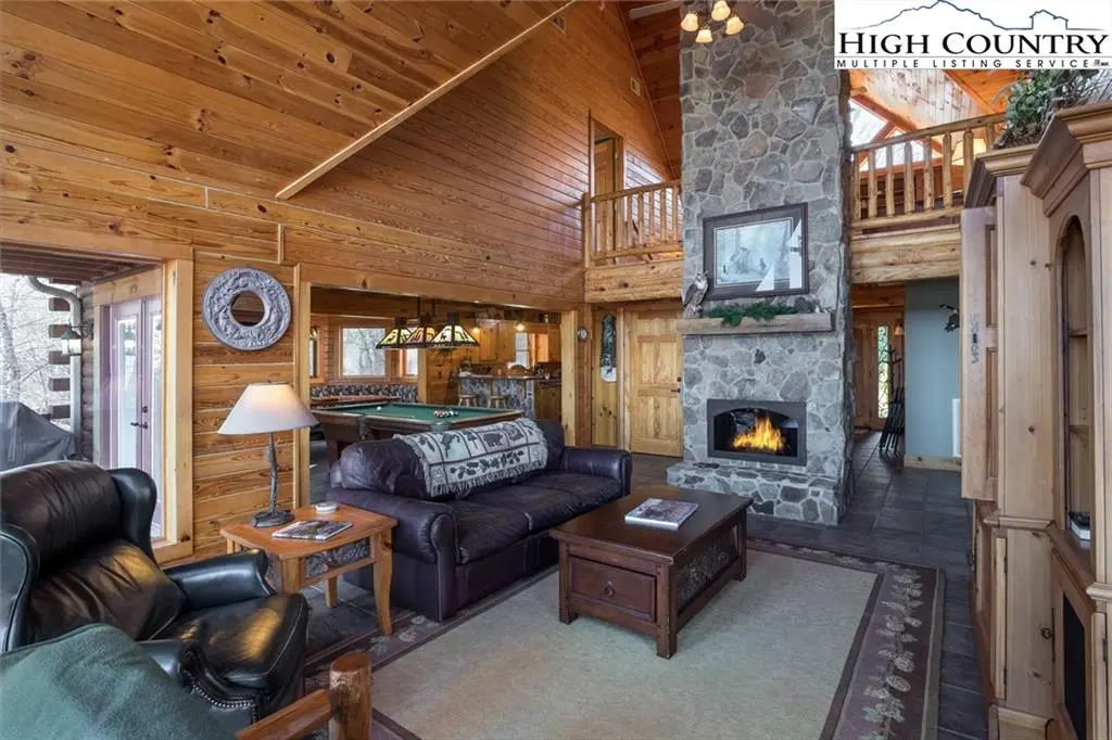 Image number 18 for the current listing