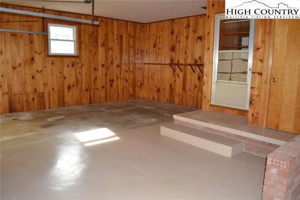 Image number 11 for the current listing