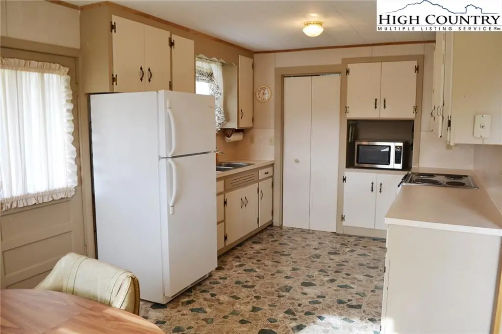 Image number 8 for the current listing