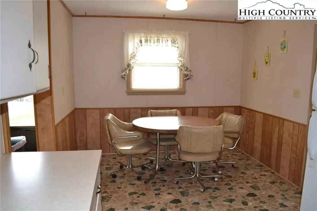 Image number 7 for the current listing