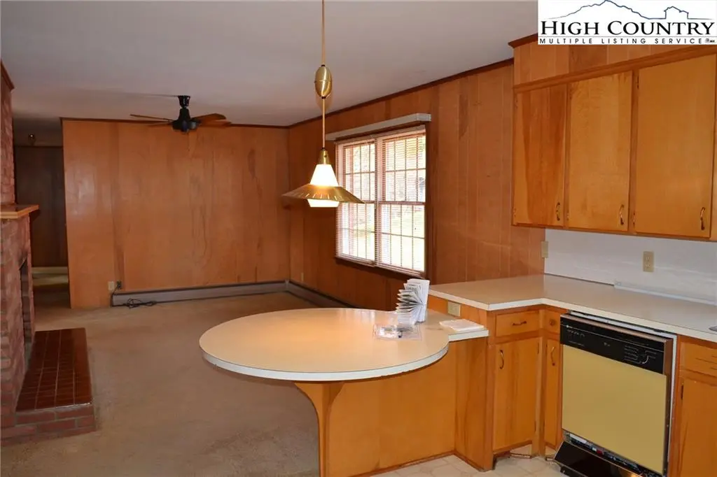 Image number 20 for the current listing