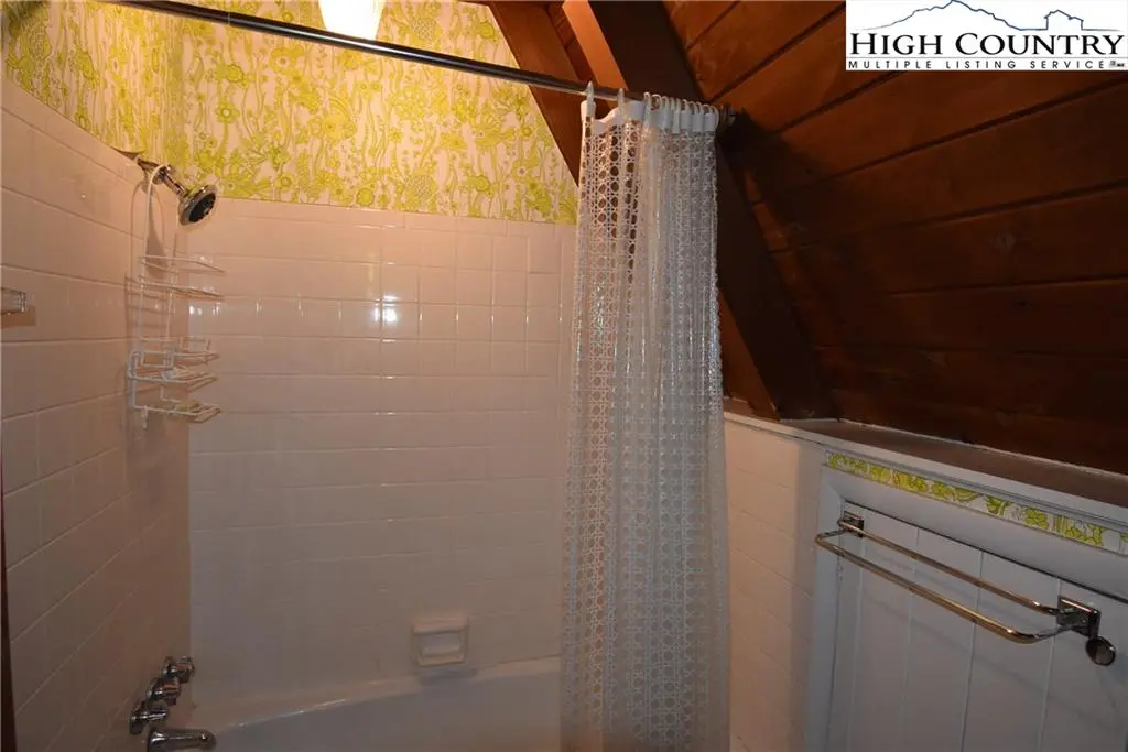 Image number 6 for the current listing