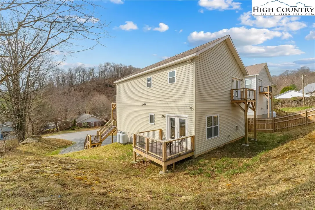 Image number 18 for the current listing