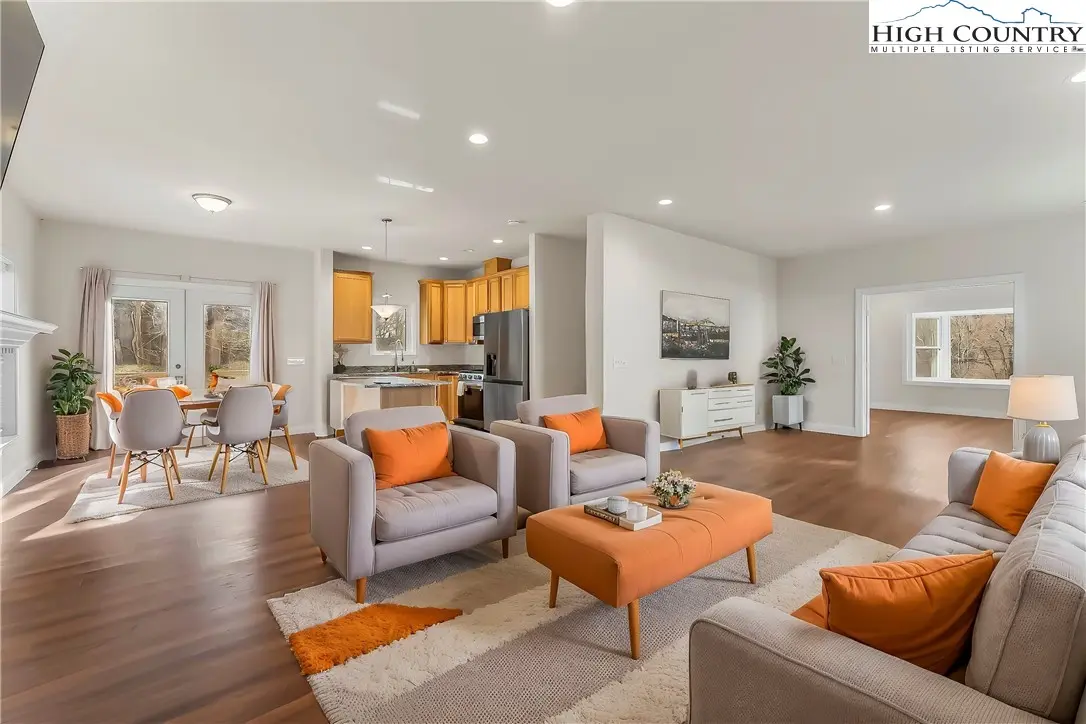 Image number 1 for the current listing