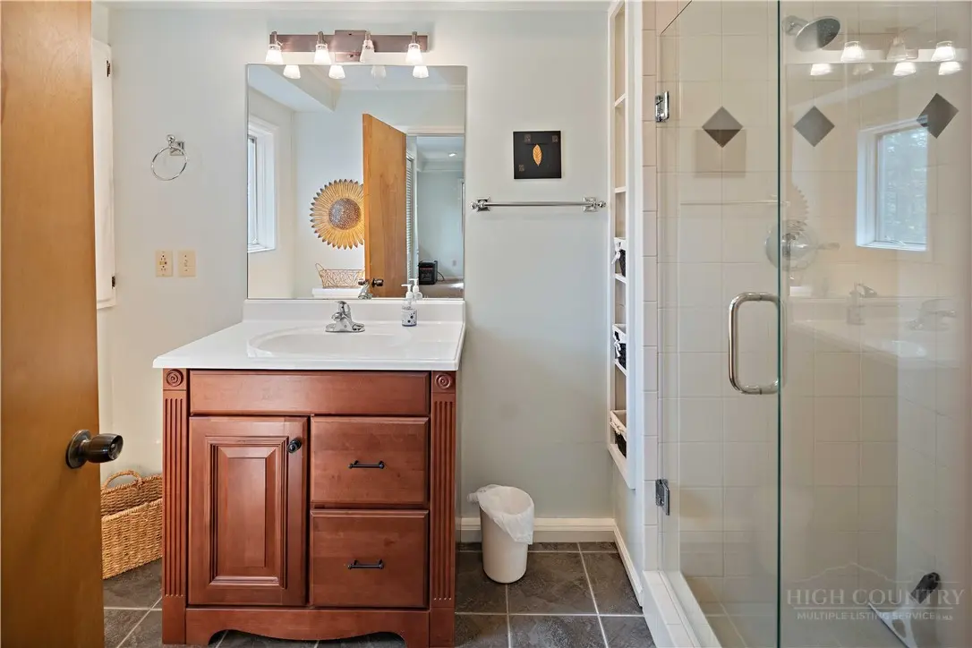 Image number 2 for the current listing