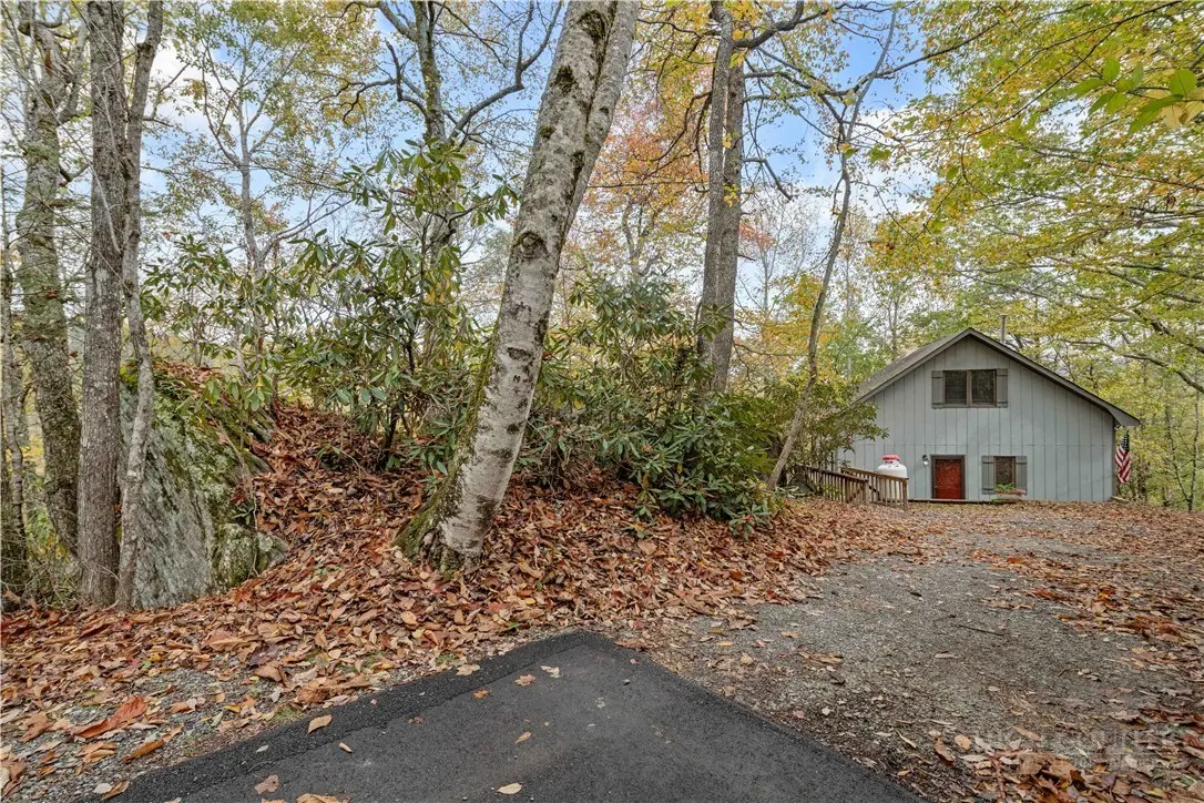 Image number 19 for the current listing