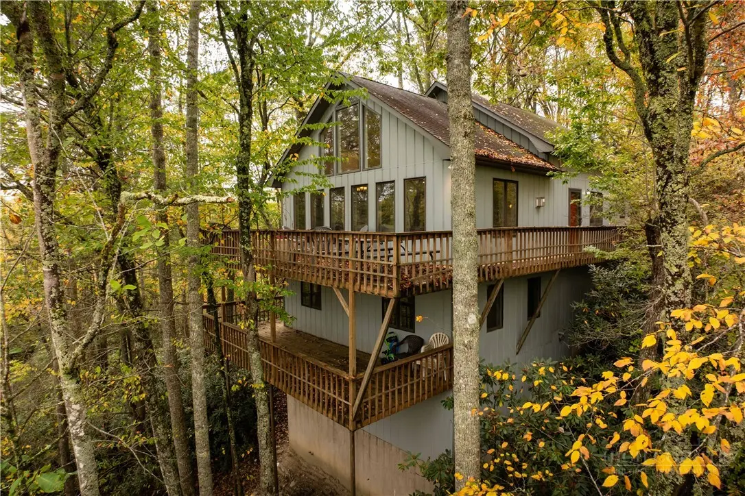 Image number 1 for the current listing
