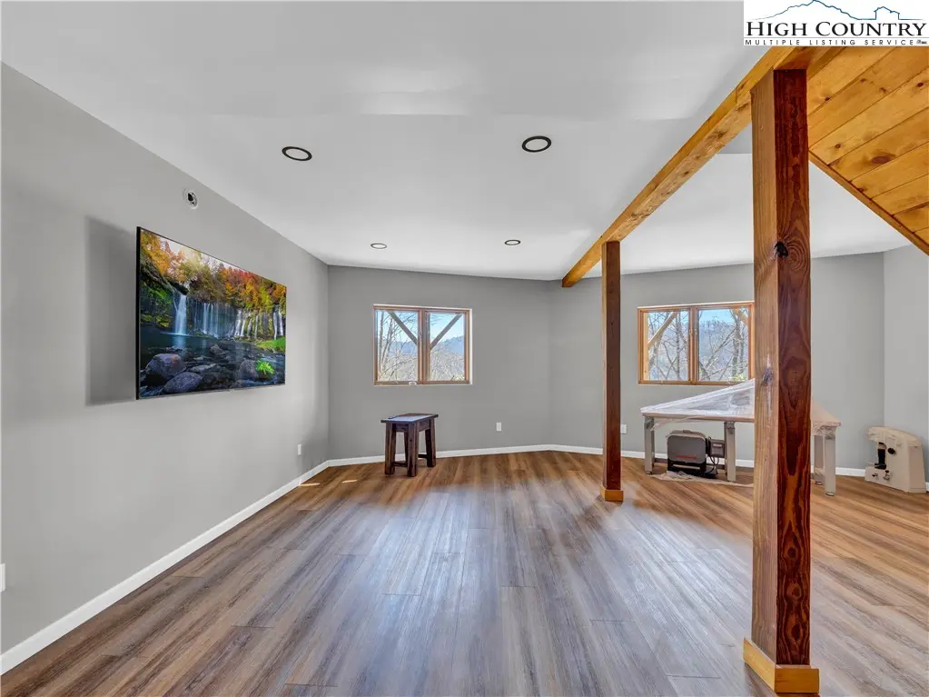 Image number 10 for the current listing
