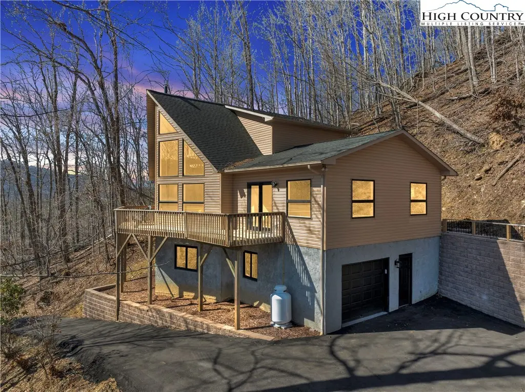Image number 1 for the current listing