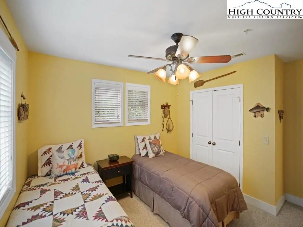 Image number 3 for the current listing