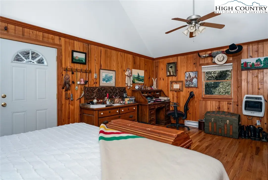 Image number 5 for the current listing