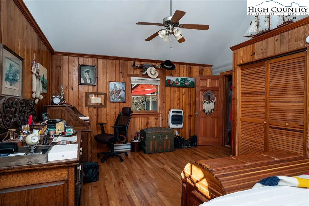 Image number 6 for the current listing