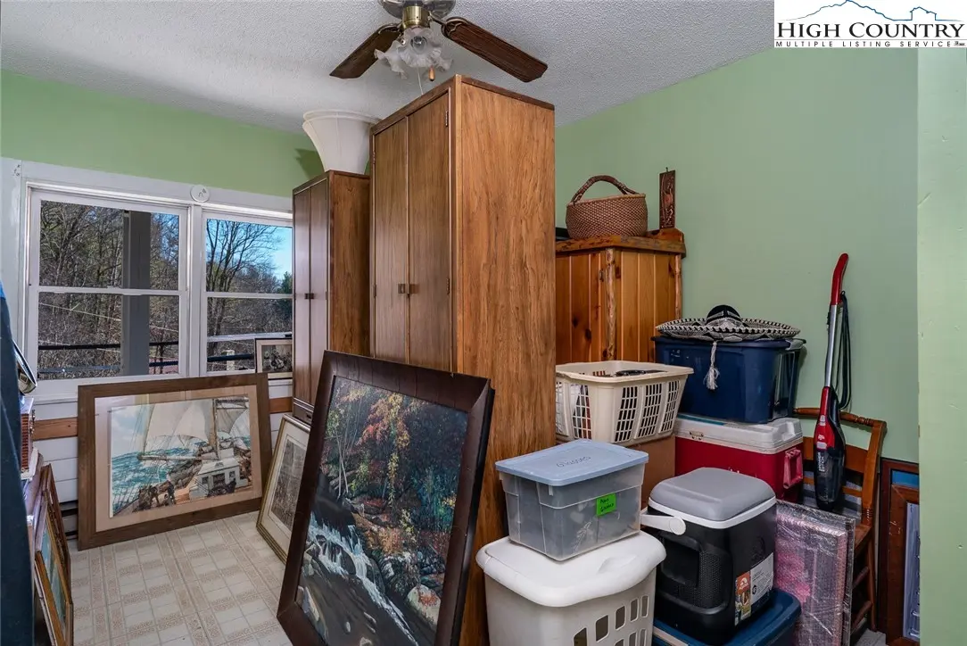 Image number 9 for the current listing