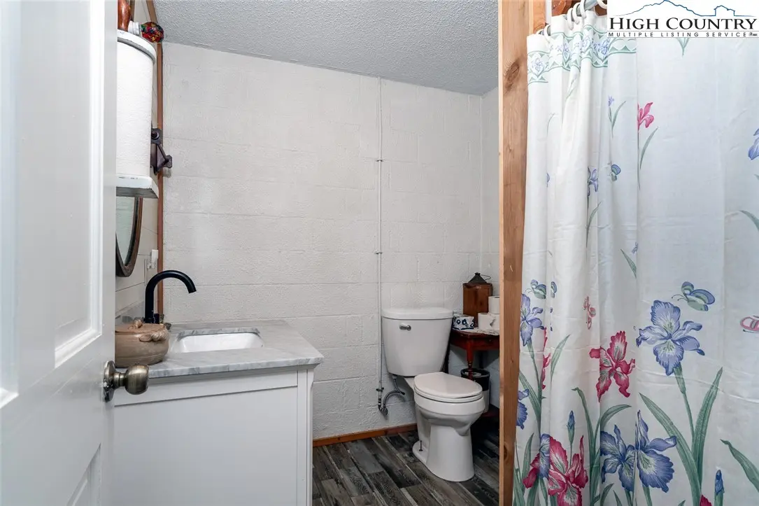 Image number 10 for the current listing