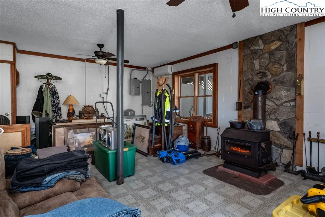 Image number 2 for the current listing
