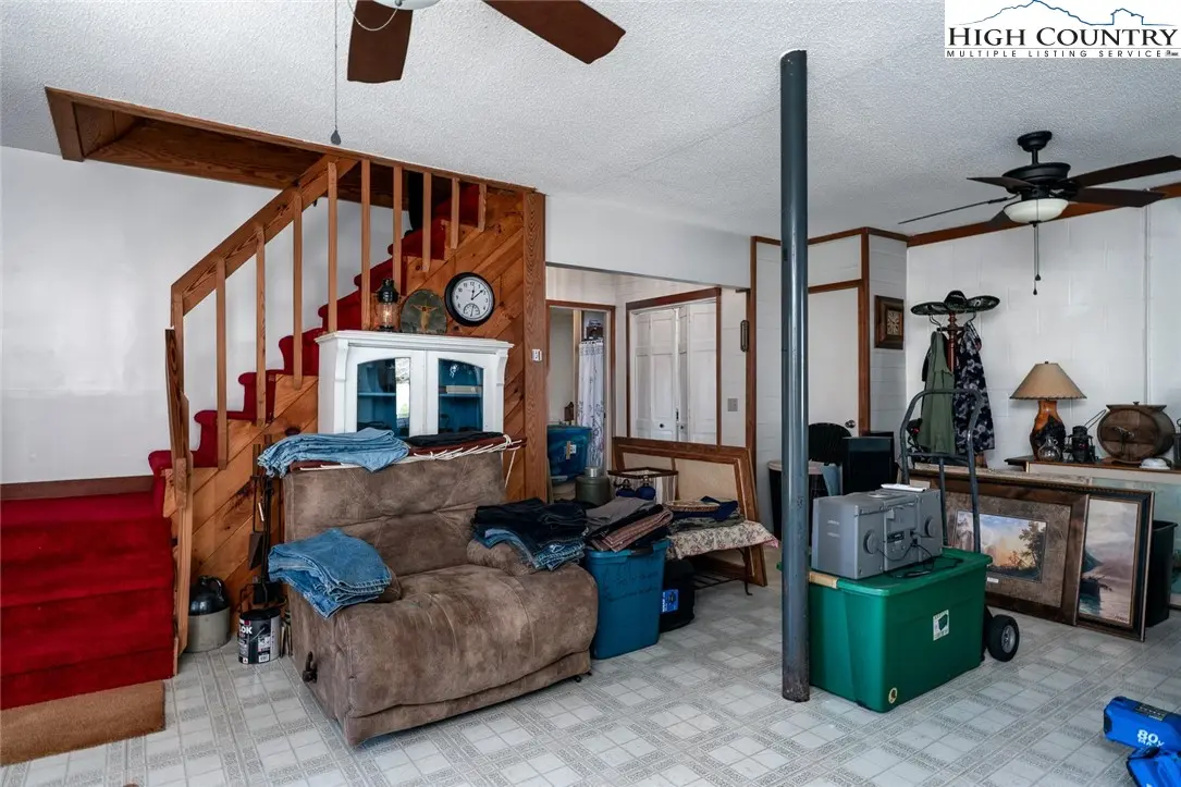 Image number 14 for the current listing