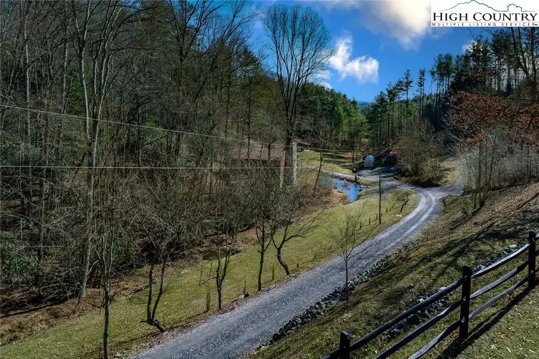 Image number 17 for the current listing