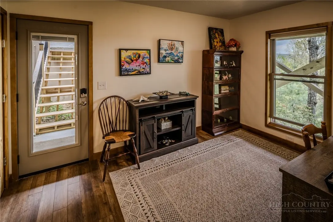 Image number 15 for the current listing