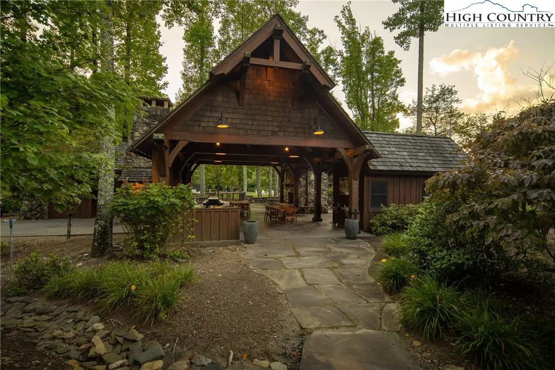 Image number 12 for the current listing