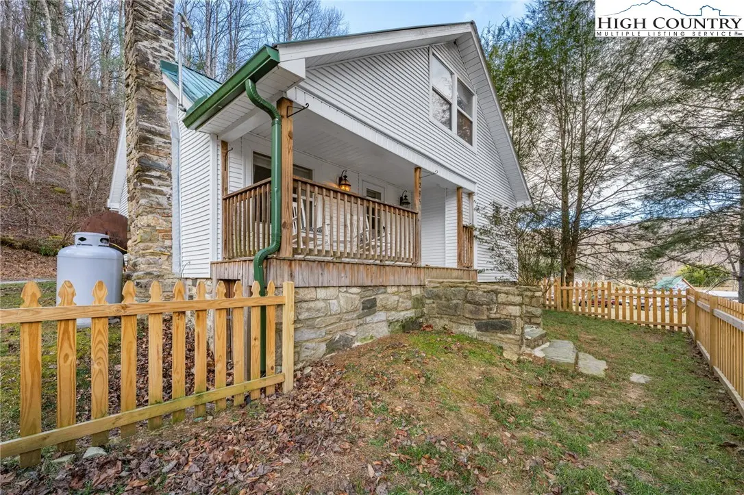 Image number 4 for the current listing