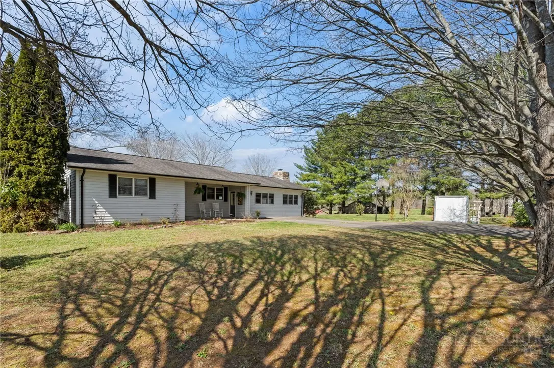 Image number 19 for the current listing
