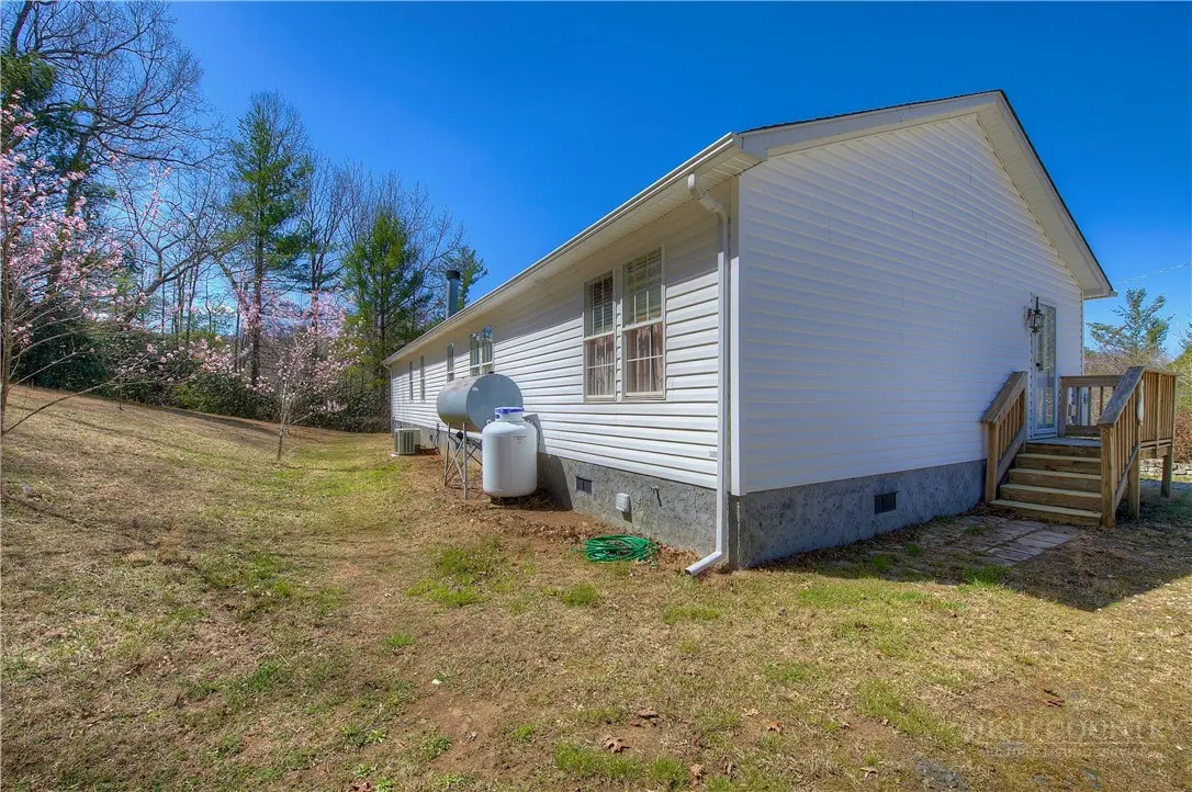 Image number 4 for the current listing
