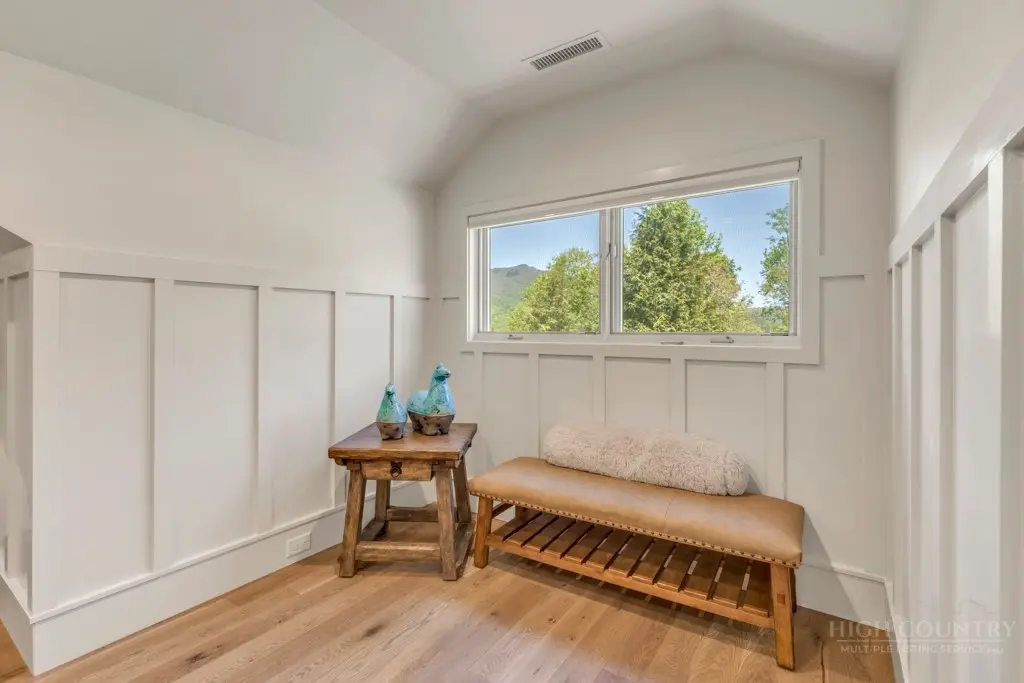 Image number 20 for the current listing
