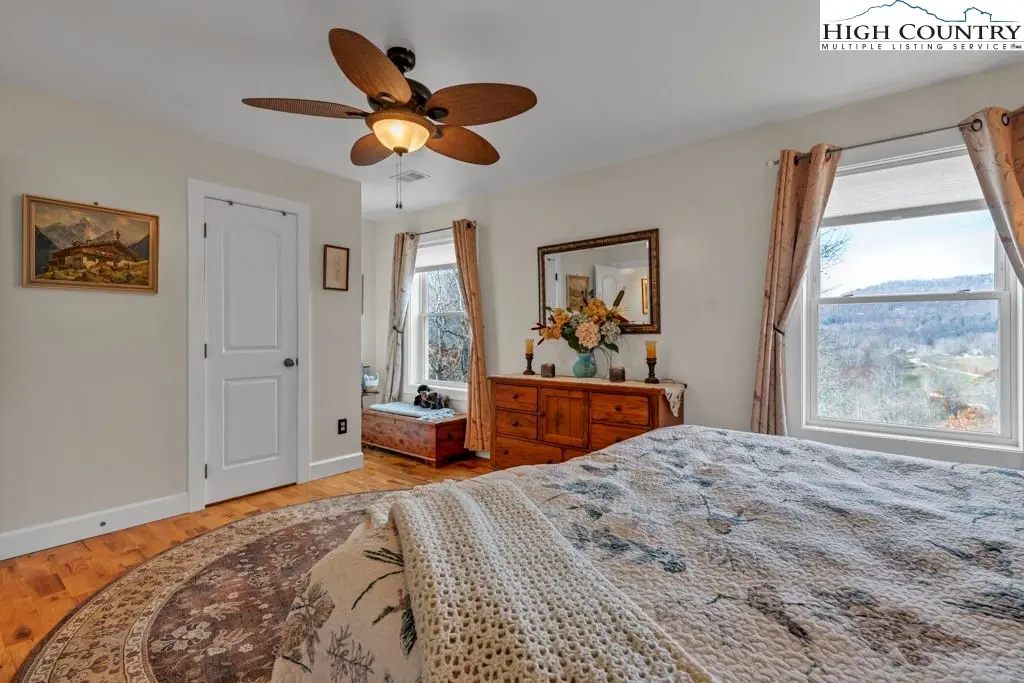 Image number 6 for the current listing