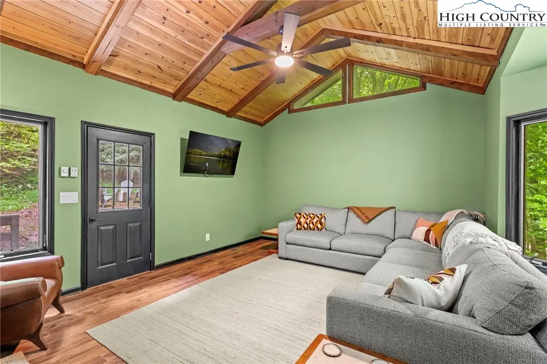 Image number 2 for the current listing
