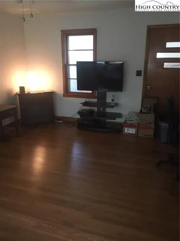 Image number 3 for the current listing