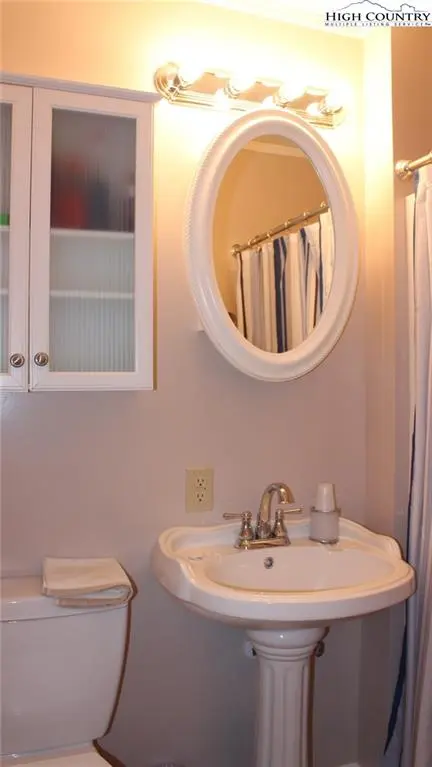 Image number 13 for the current listing