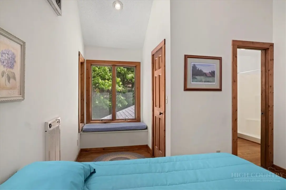 Image number 10 for the current listing