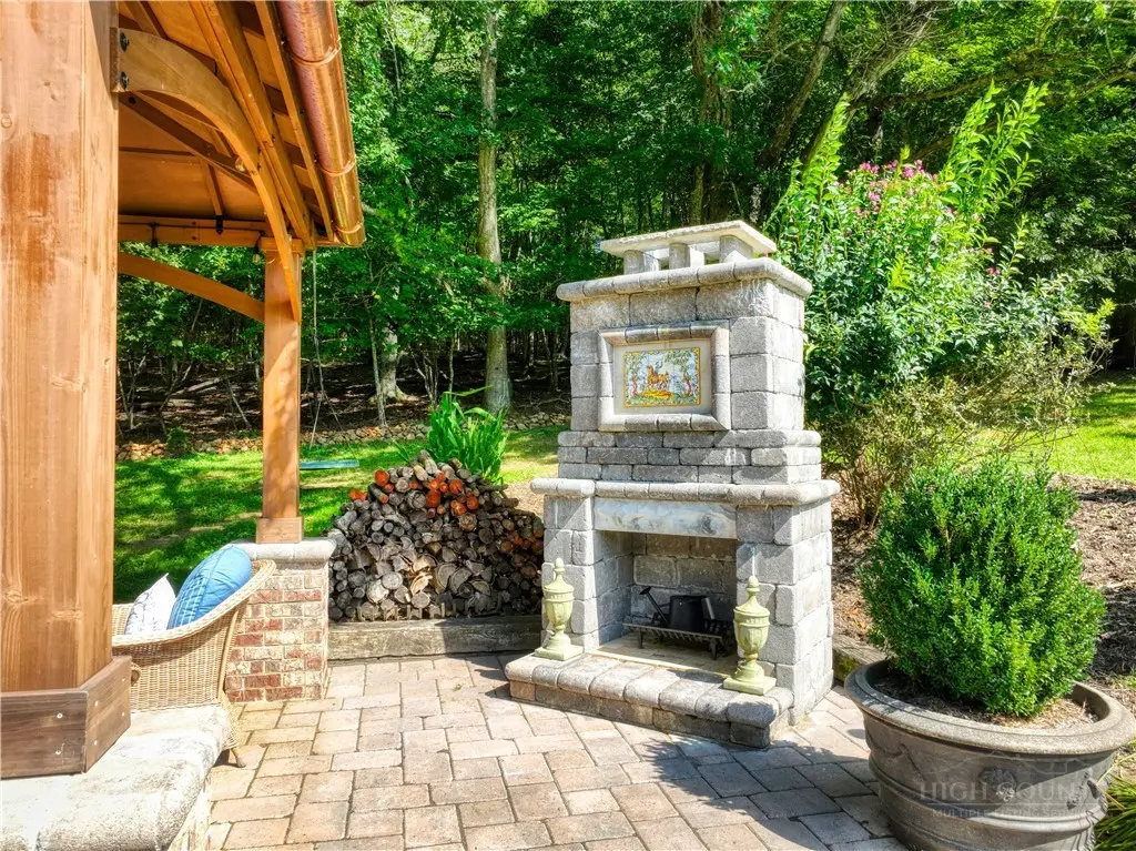 Image number 21 for the current listing