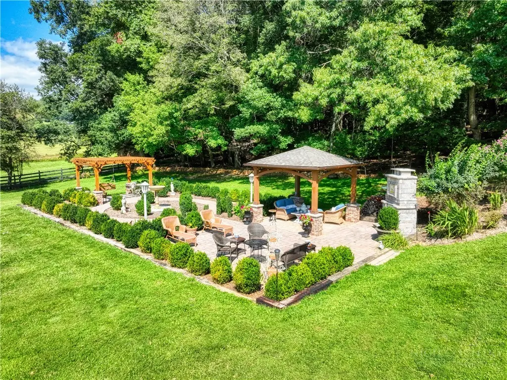 Image number 2 for the current listing