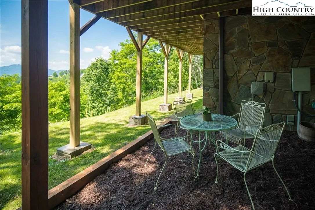 Image number 19 for the current listing