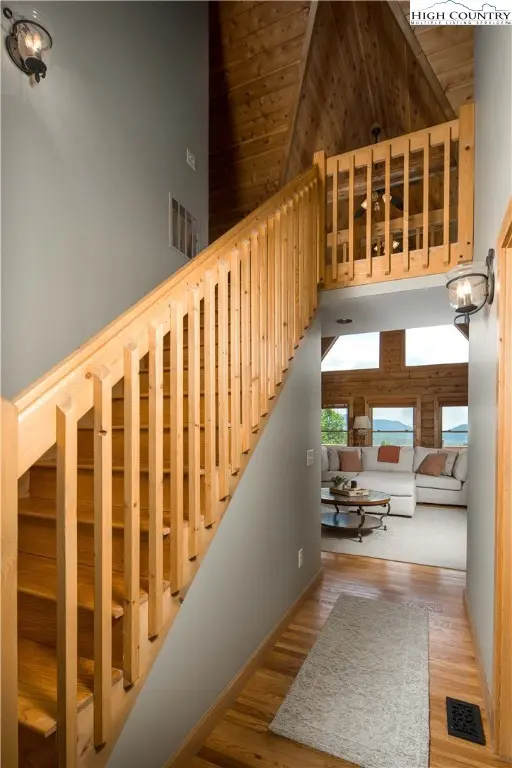 Image number 5 for the current listing