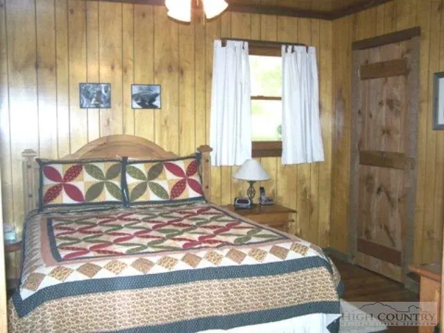 Image number 7 for the current listing