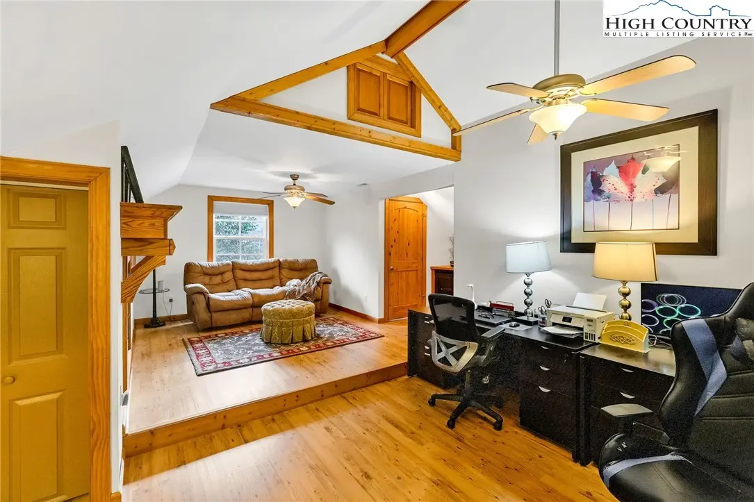 Image number 10 for the current listing