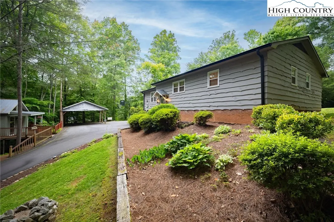 Image number 4 for the current listing