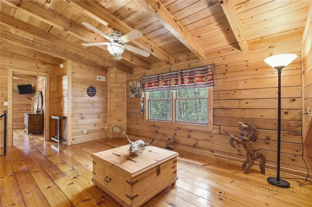 Image number 8 for the current listing